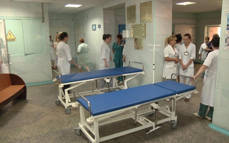 В больницу №4 приобрели кровати-каталки стоимостью около 100 тыс. грн