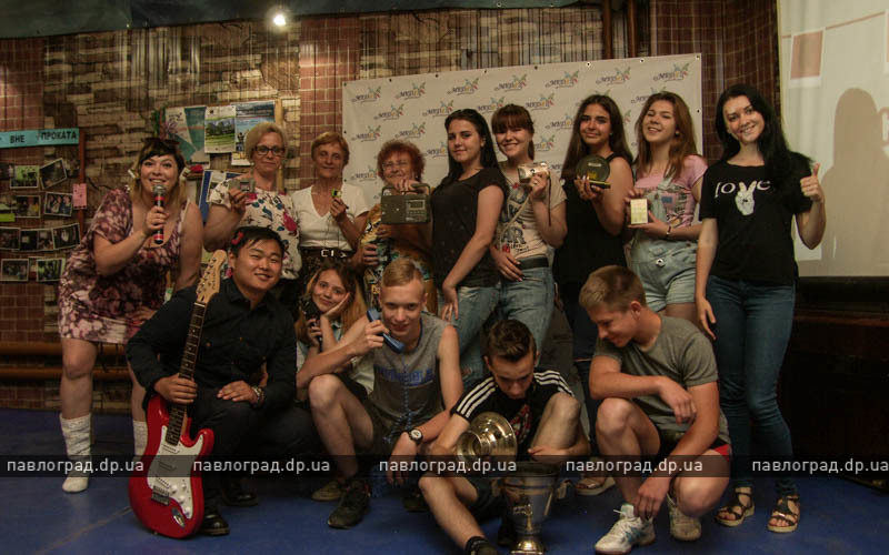 В Павлограде пенсионеры поучаствовали в фотосессии и караоке-батле (ФОТО)